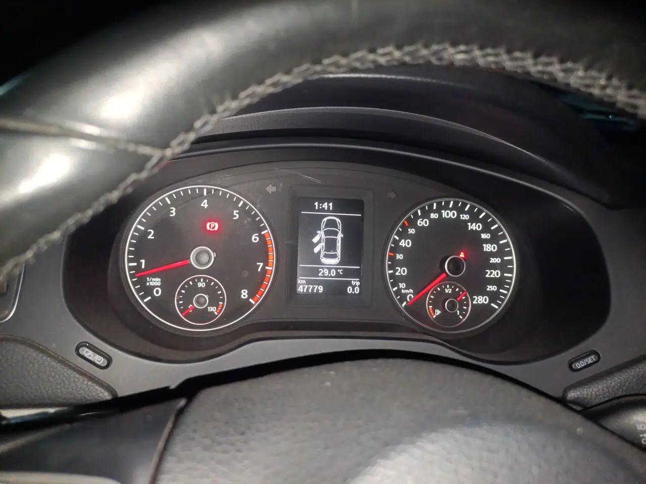 Volkswagen Sagitar 2014 1.4TSI Manual Luxury Model — миниатюра 11