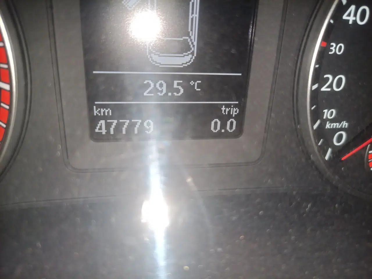 Volkswagen Sagitar 2014 1.4TSI Manual Luxury Model — миниатюра 12