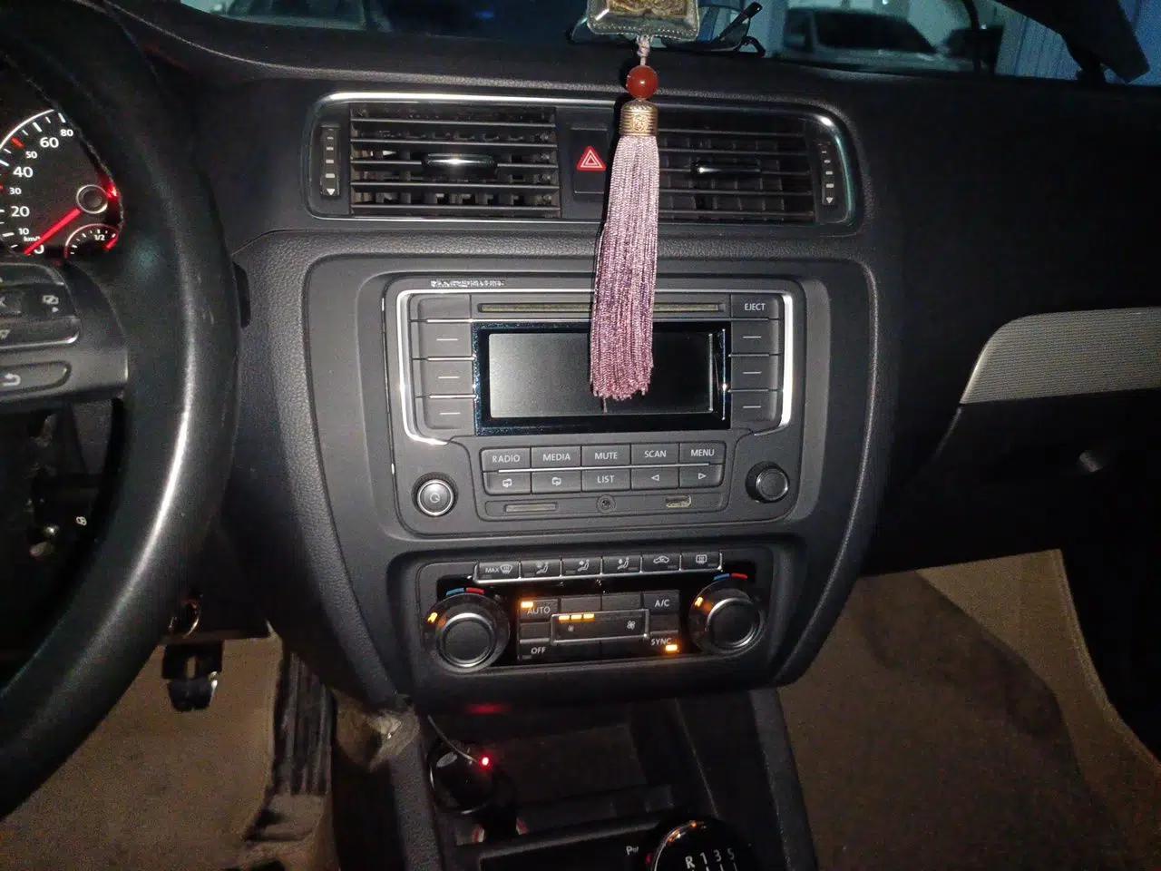 Volkswagen Sagitar 2014 1.4TSI Manual Luxury Model — миниатюра 13