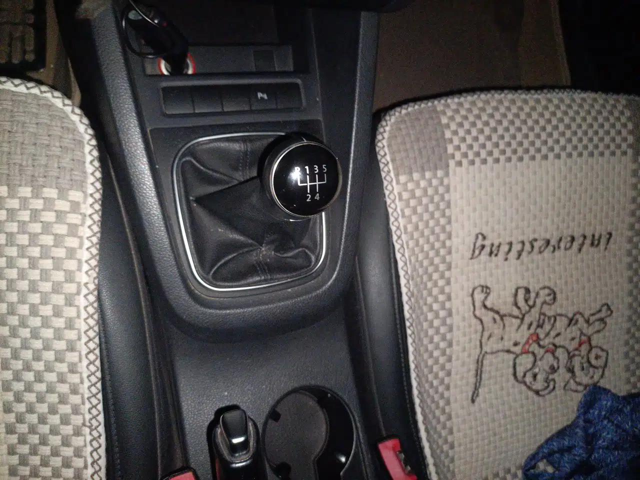 Volkswagen Sagitar 2014 1.4TSI Manual Luxury Model — миниатюра 14
