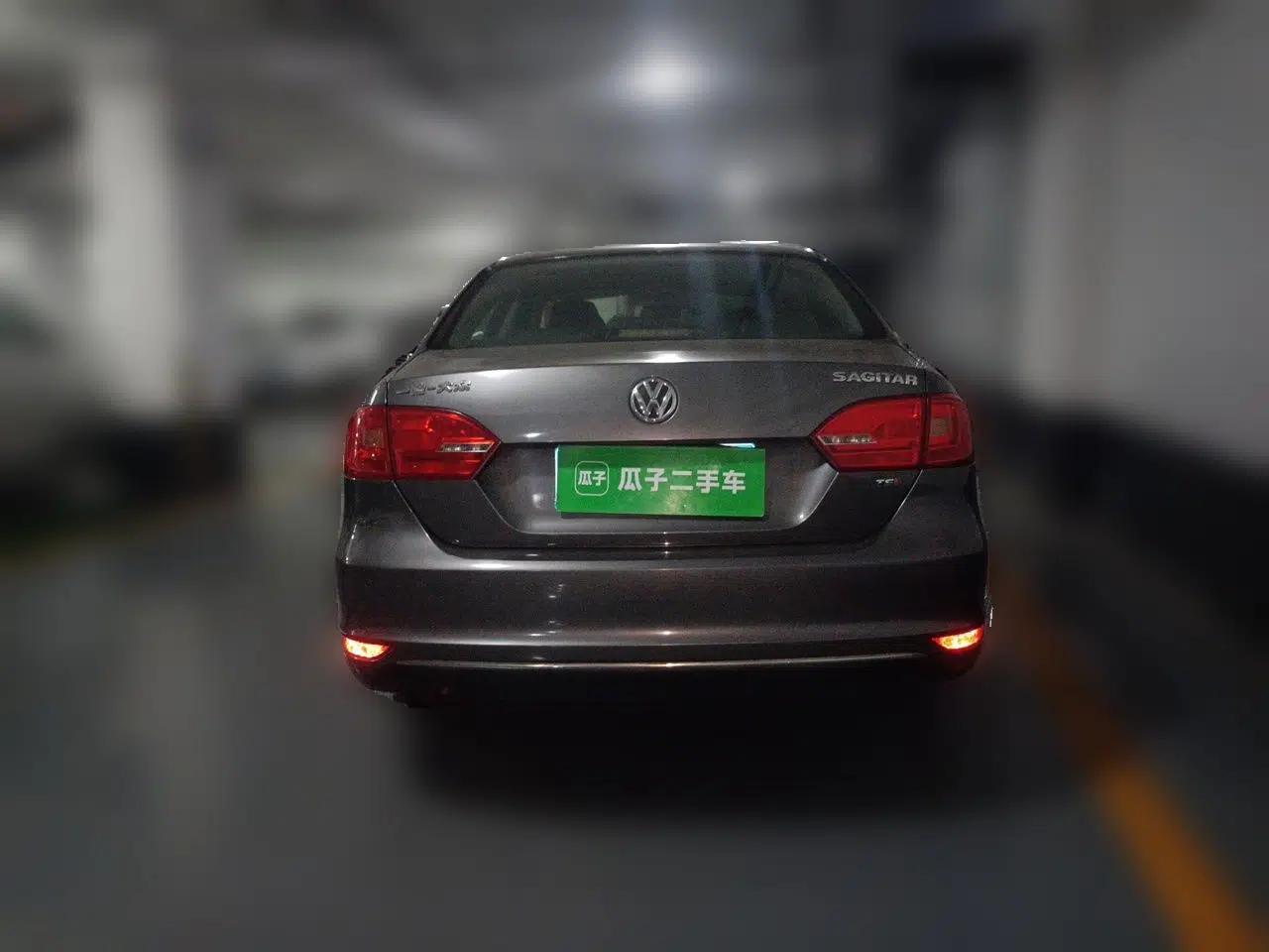 Volkswagen Sagitar 2014 1.4TSI Manual Luxury Model — миниатюра 5