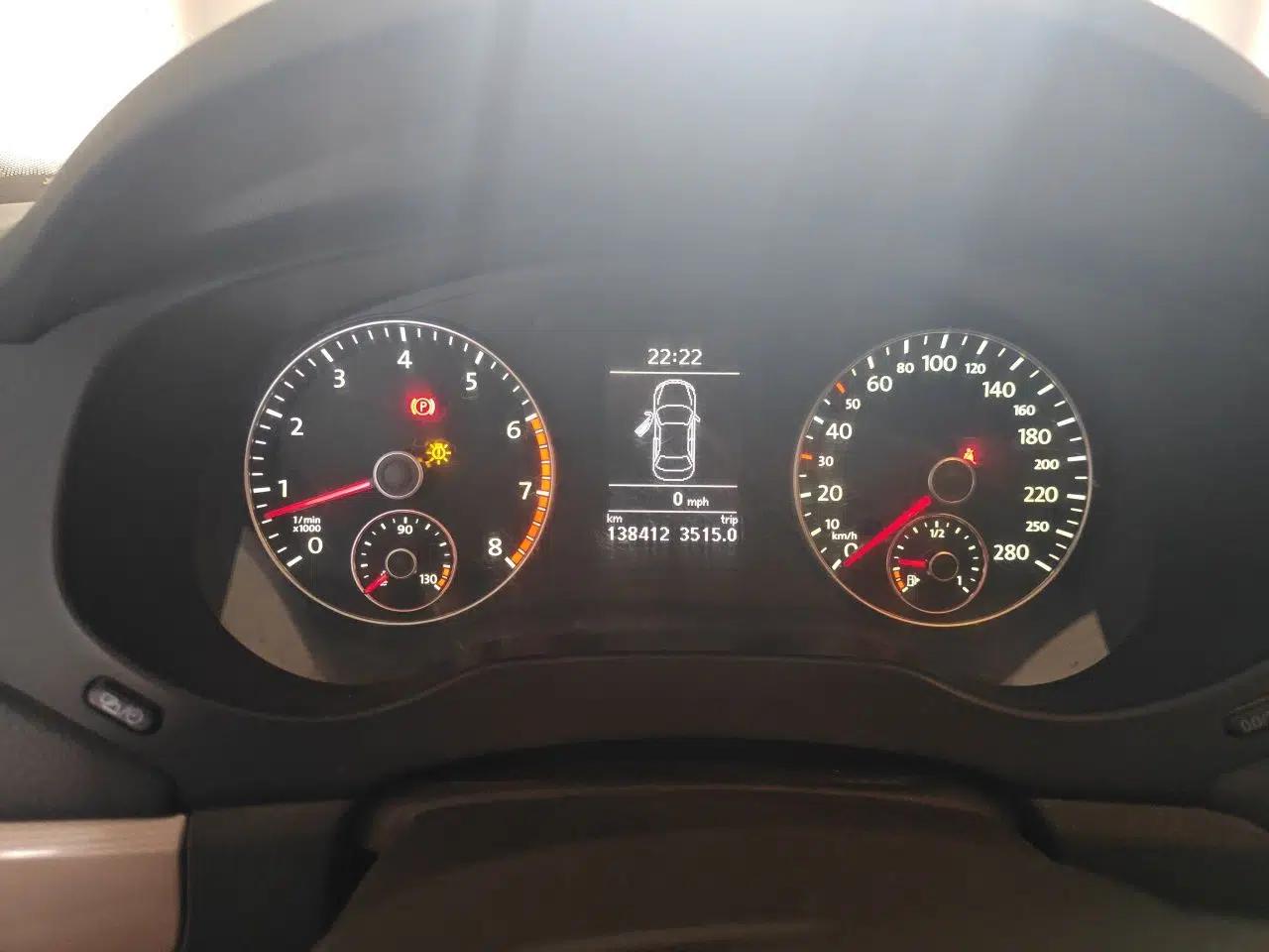 Volkswagen Sagitar 2012 1.4TSI Manual Luxury Model — миниатюра 11