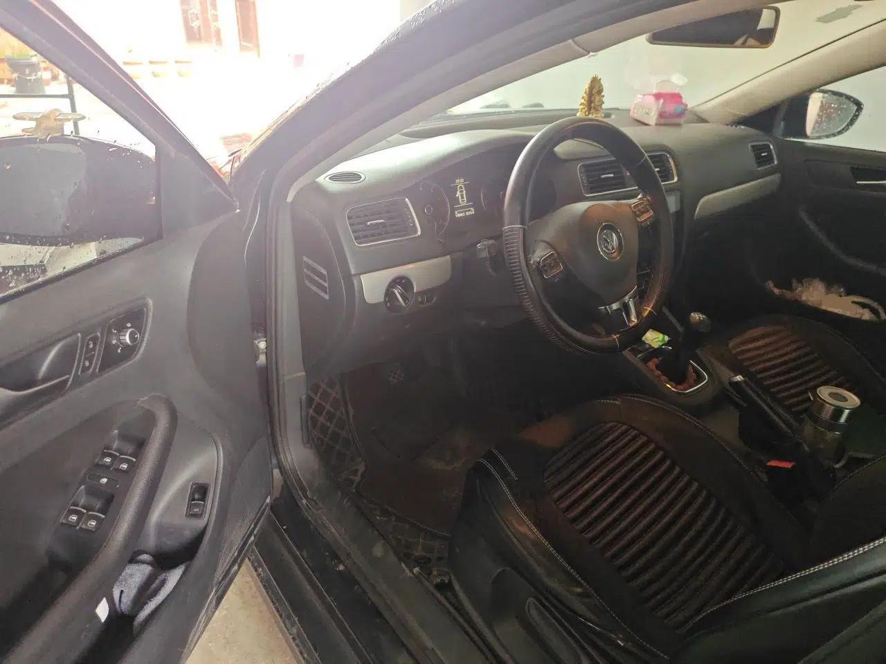 Volkswagen Sagitar 2012 1.4TSI Manual Luxury Model — миниатюра 16