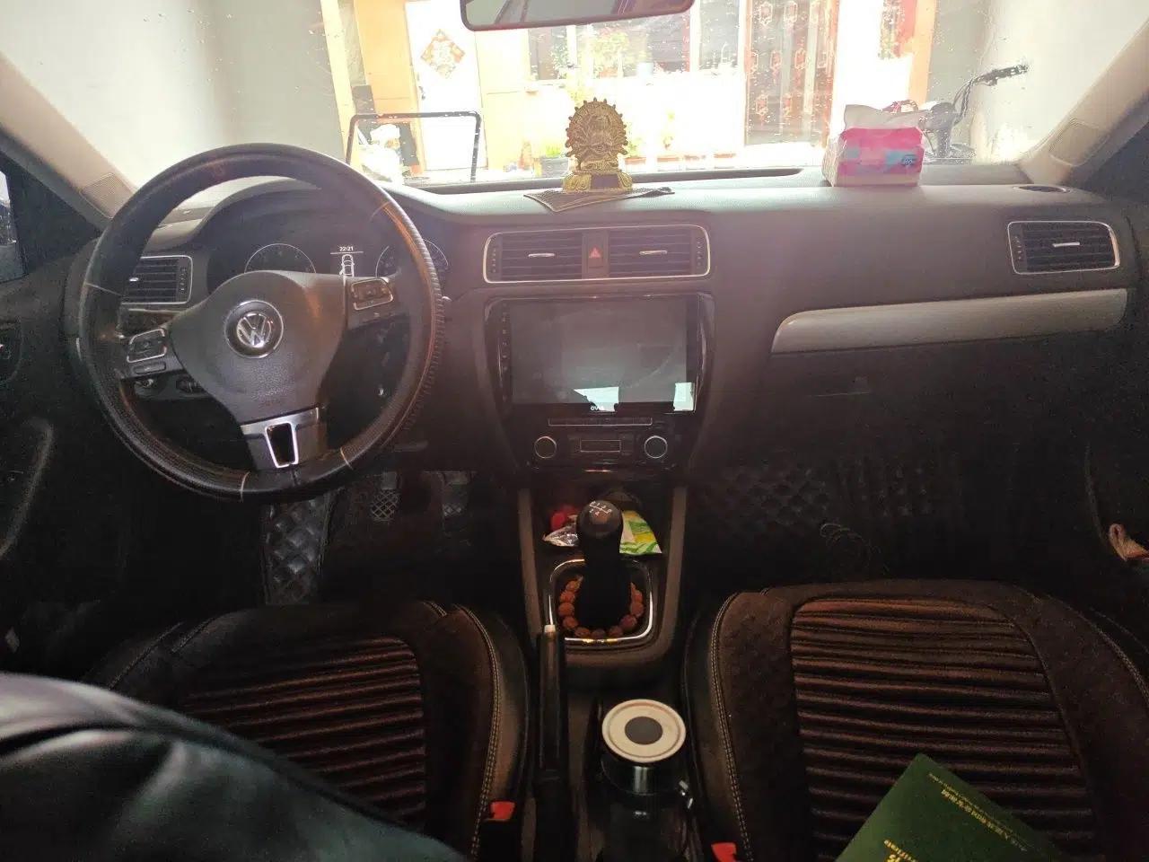 Volkswagen Sagitar 2012 1.4TSI Manual Luxury Model — миниатюра 9
