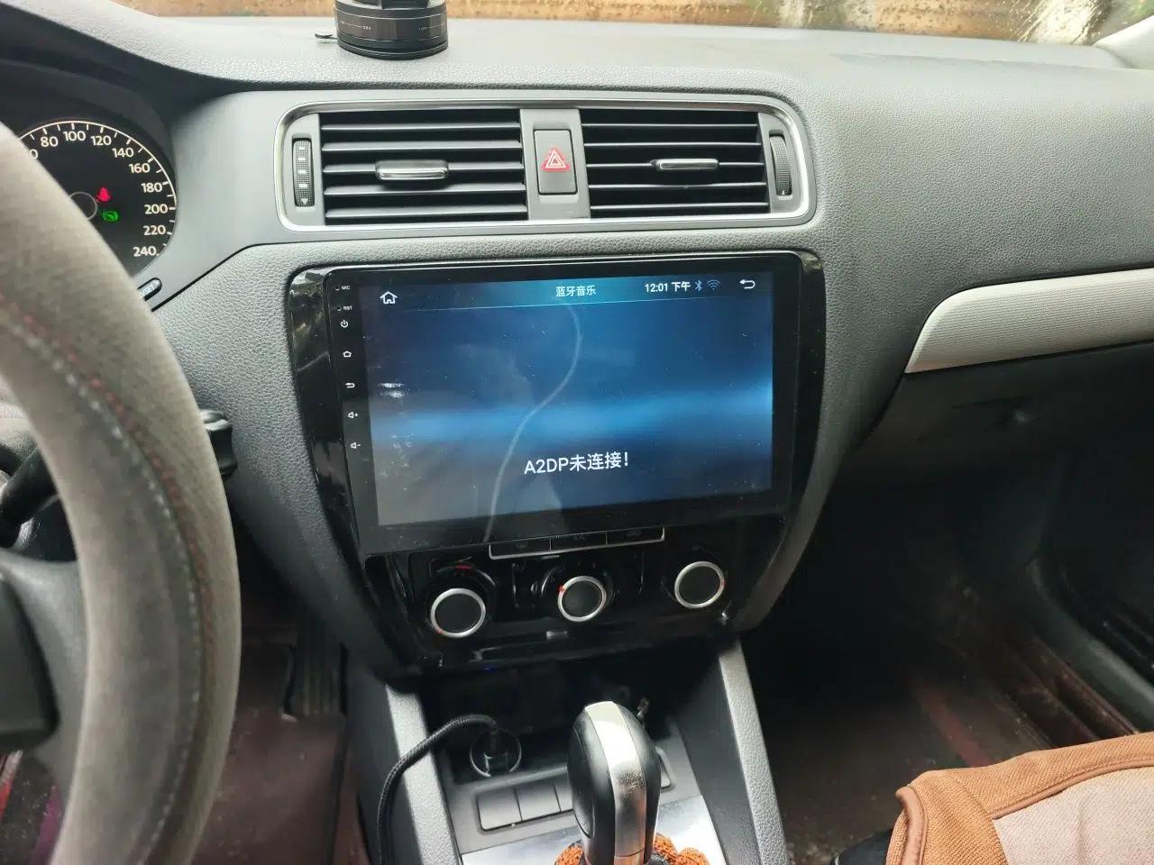Volkswagen Sagitar 2012 1.6L Automatic Comfort Edition — миниатюра 13