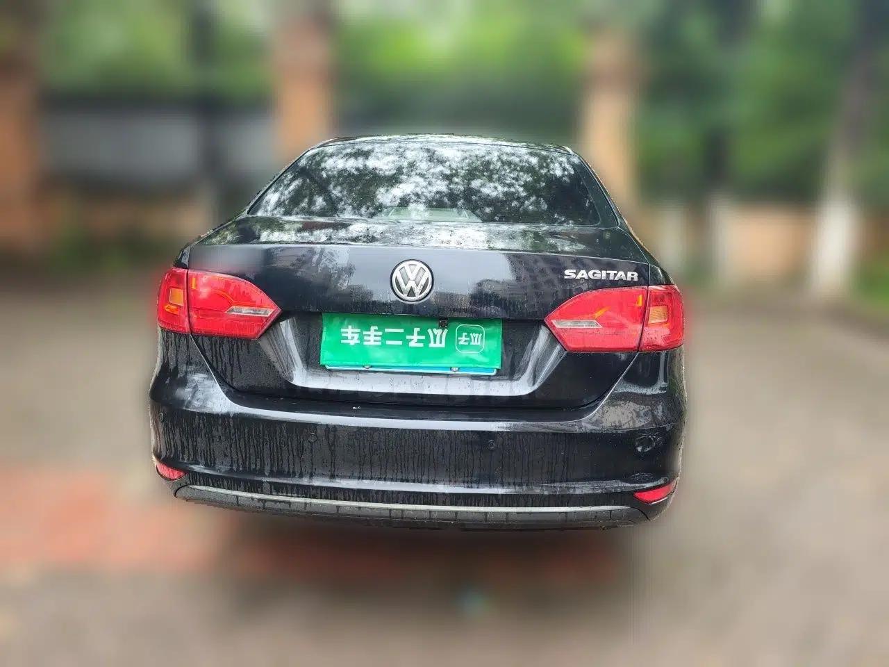 Volkswagen Sagitar 2012 1.6L Automatic Comfort Edition — миниатюра 5