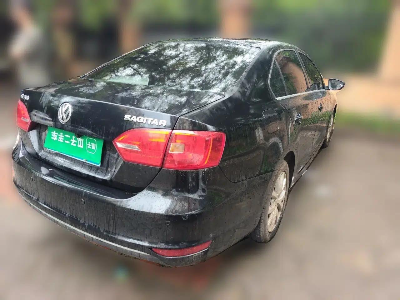 Volkswagen Sagitar 2012 1.6L Automatic Comfort Edition — миниатюра 6