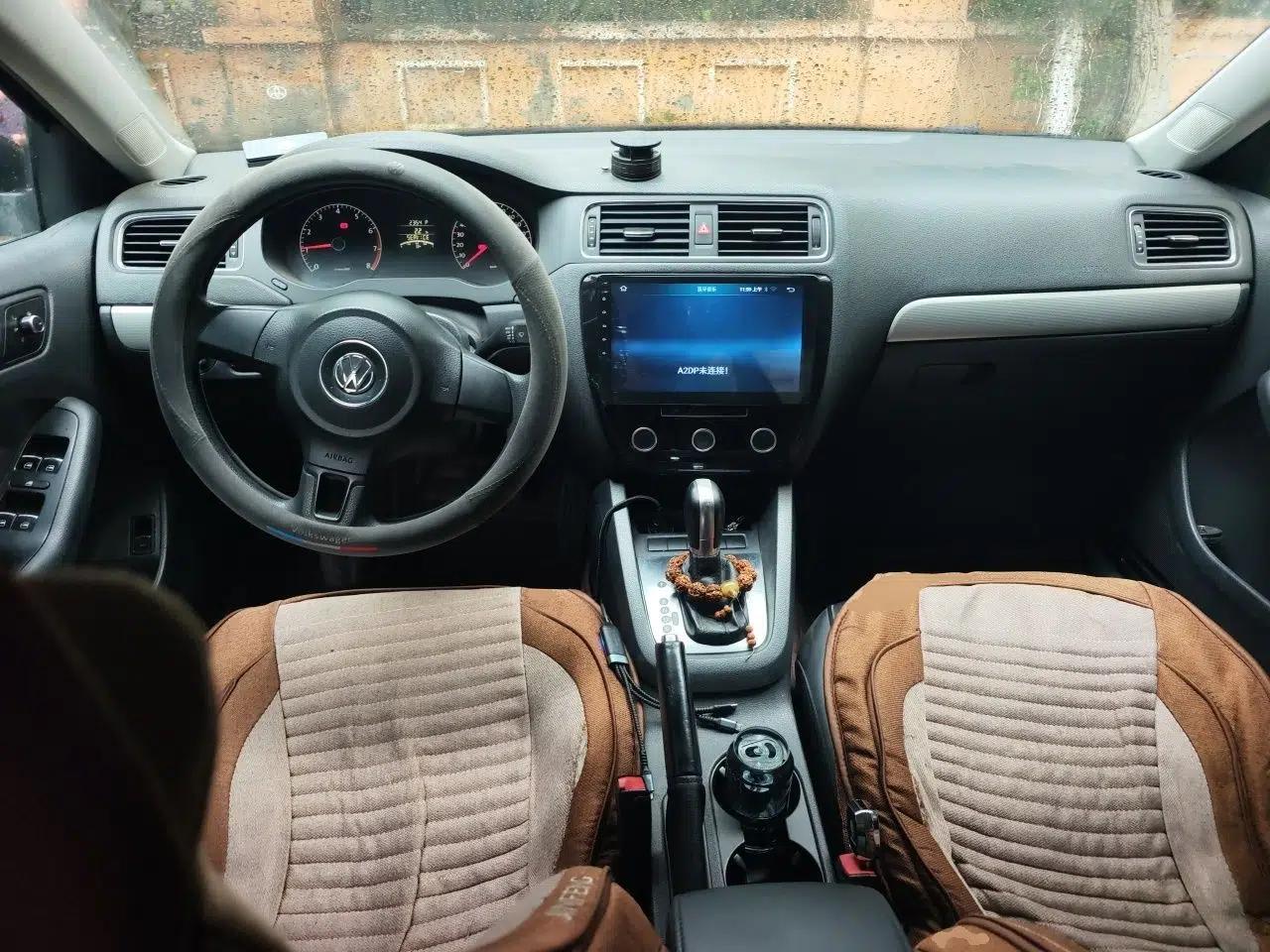 Volkswagen Sagitar 2012 1.6L Automatic Comfort Edition — миниатюра 9