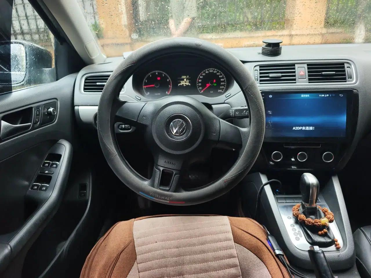 Volkswagen Sagitar 2012 1.6L Automatic Comfort Edition — миниатюра 10