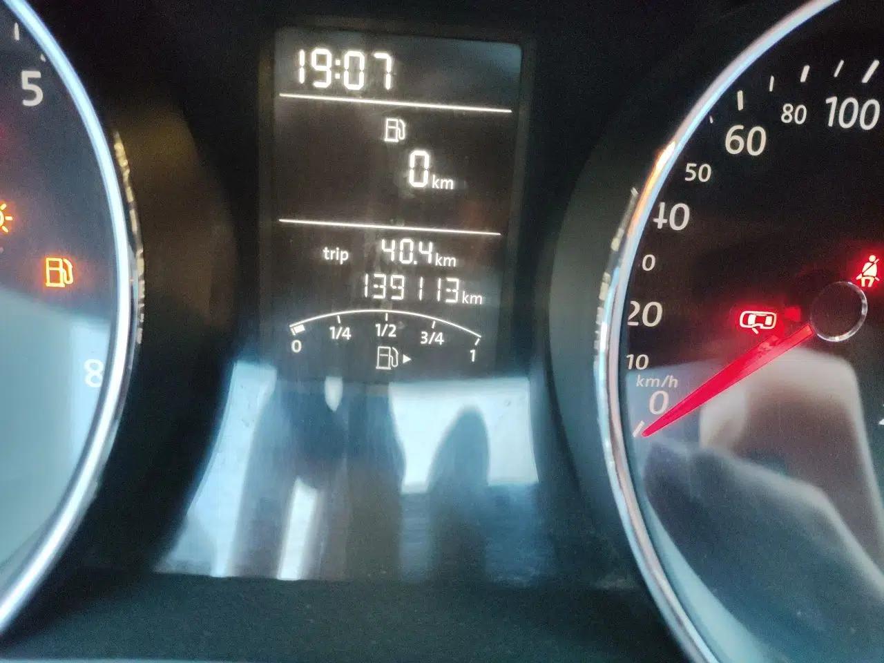 Volkswagen Sagitar 2015 1.6L Manual Comfort Model — миниатюра 12