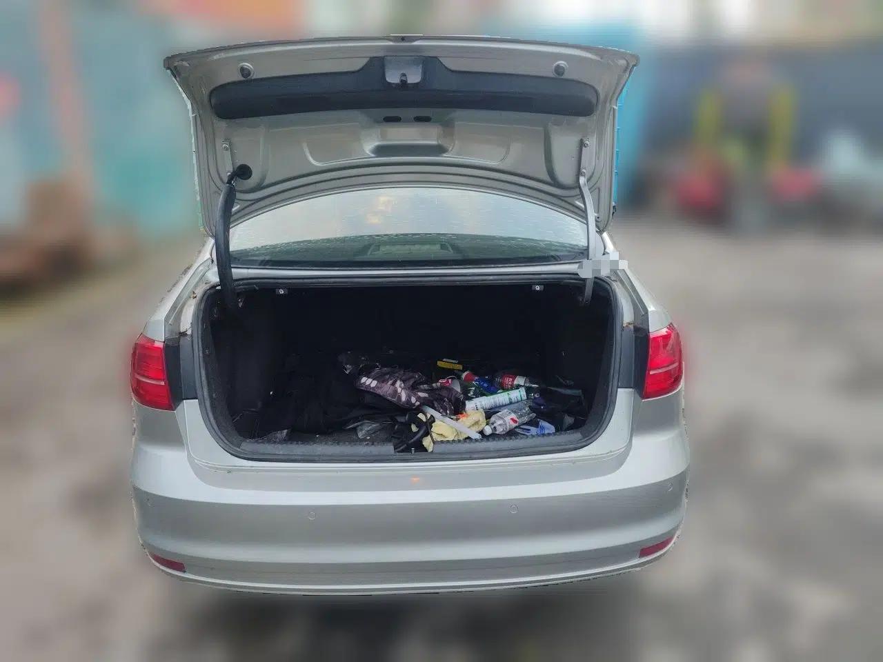 Volkswagen Sagitar 2015 1.6L Manual Comfort Model — миниатюра 19