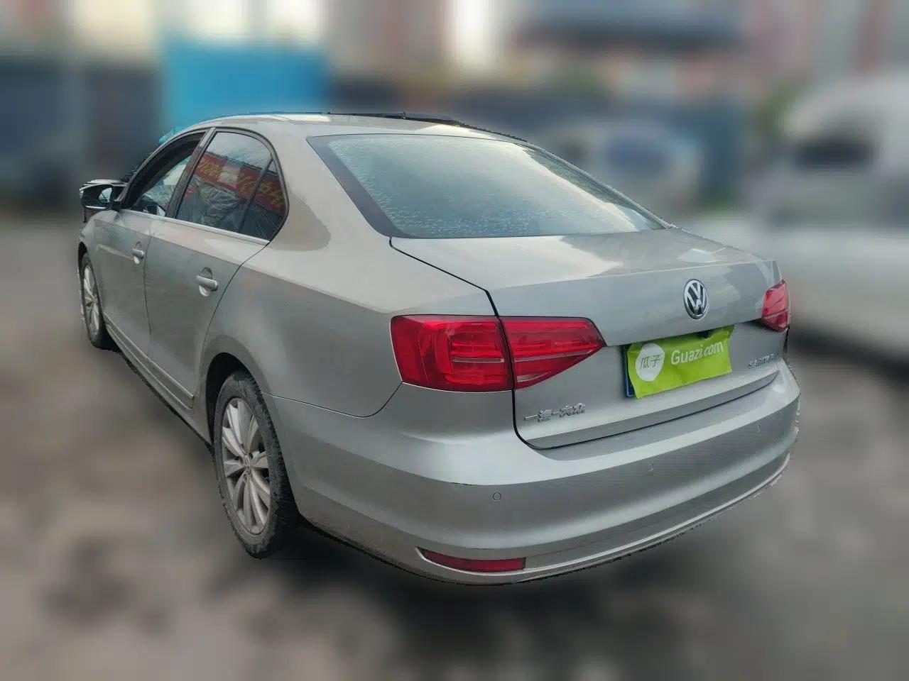 Volkswagen Sagitar 2015 1.6L Manual Comfort Model — миниатюра 4