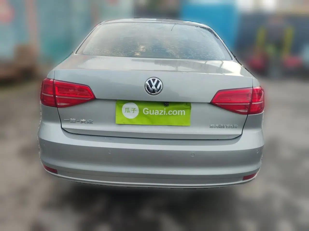 Volkswagen Sagitar 2015 1.6L Manual Comfort Model — миниатюра 5