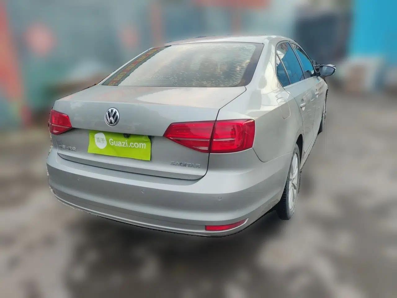 Volkswagen Sagitar 2015 1.6L Manual Comfort Model — миниатюра 6