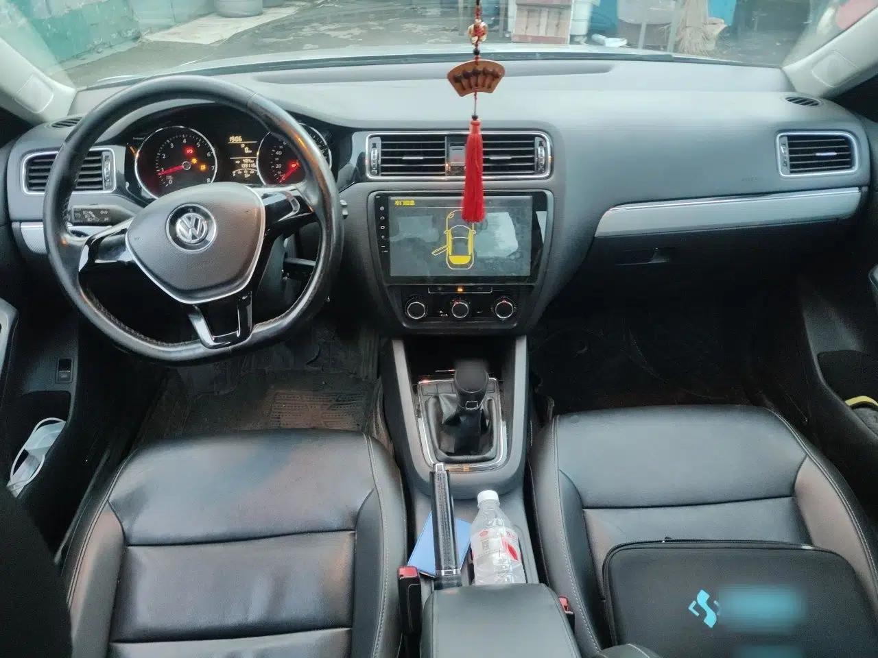 Volkswagen Sagitar 2015 1.6L Manual Comfort Model — миниатюра 9