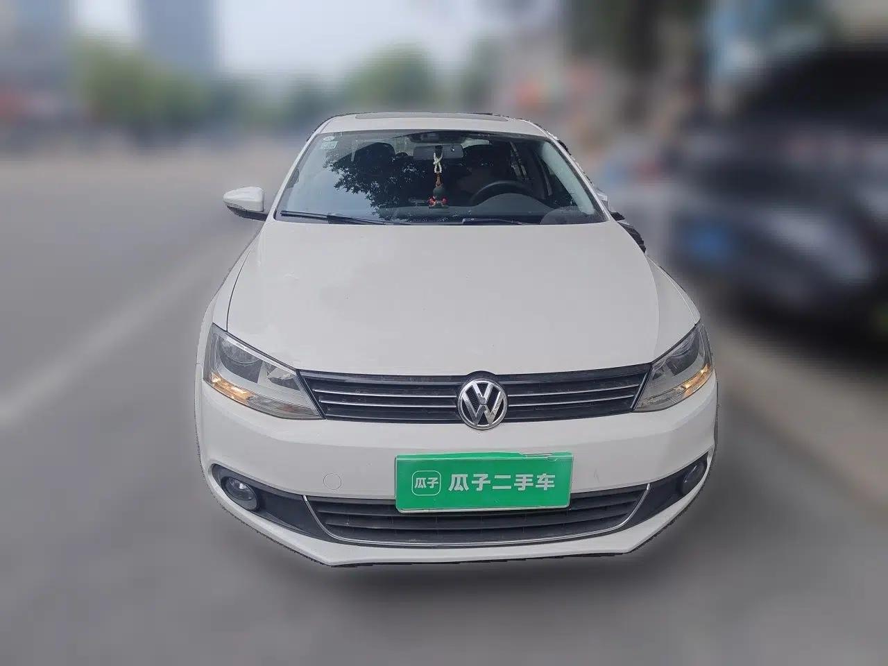 Volkswagen Sagitar 2012 1.6L Automatic Comfort Edition — миниатюра 2