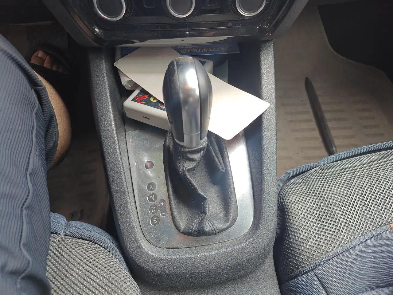 Volkswagen Sagitar 2012 1.6L Automatic Comfort Edition — миниатюра 14