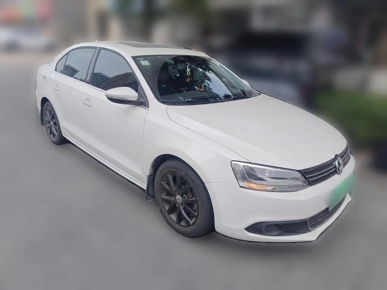 Volkswagen Sagitar 2012 1.6L Automatic Comfort Edition — миниатюра 3