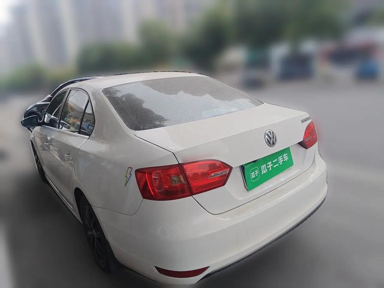 Volkswagen Sagitar 2012 1.6L Automatic Comfort Edition — миниатюра 4