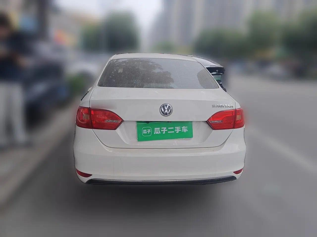 Volkswagen Sagitar 2012 1.6L Automatic Comfort Edition — миниатюра 5