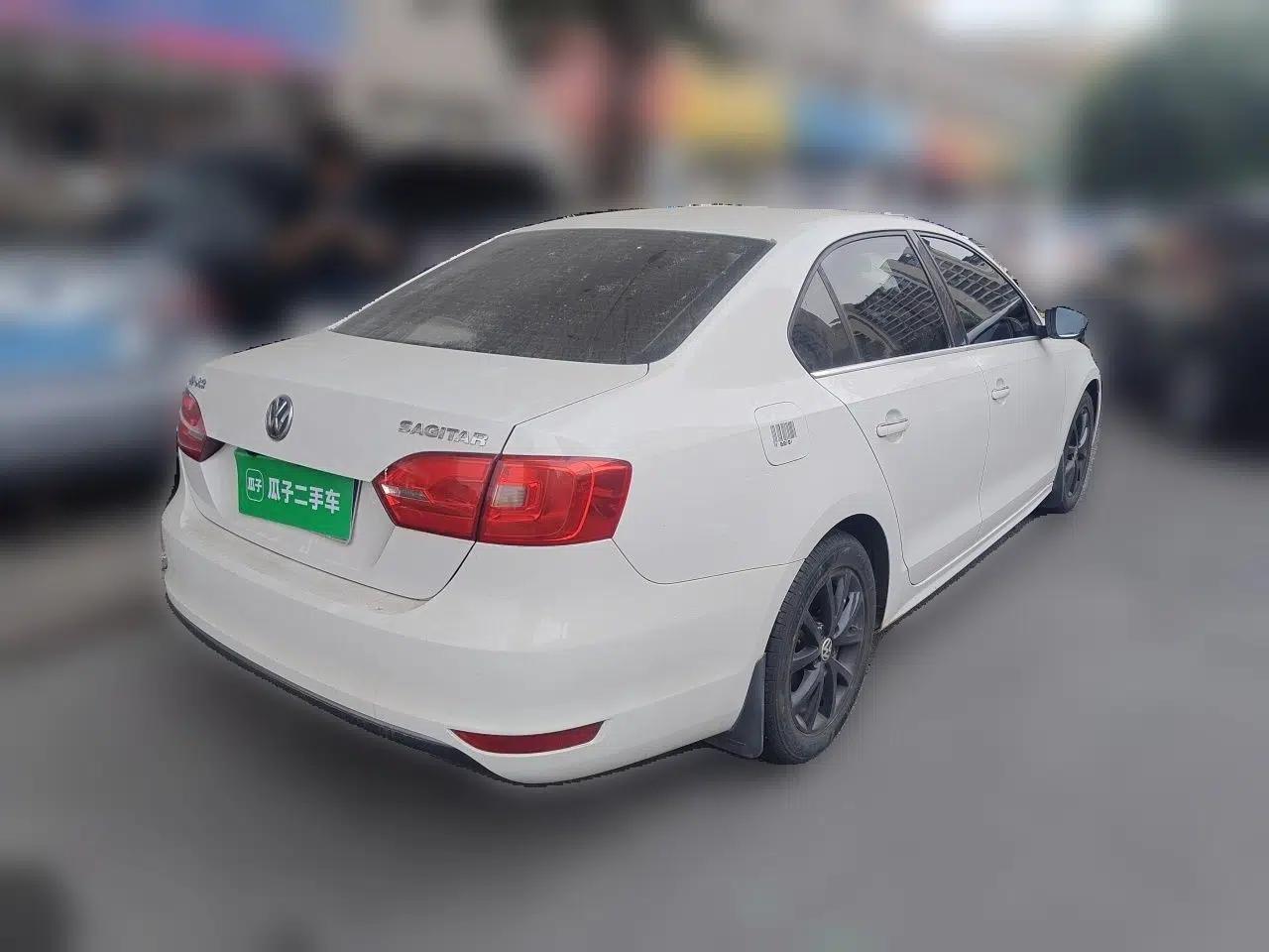 Volkswagen Sagitar 2012 1.6L Automatic Comfort Edition — миниатюра 6