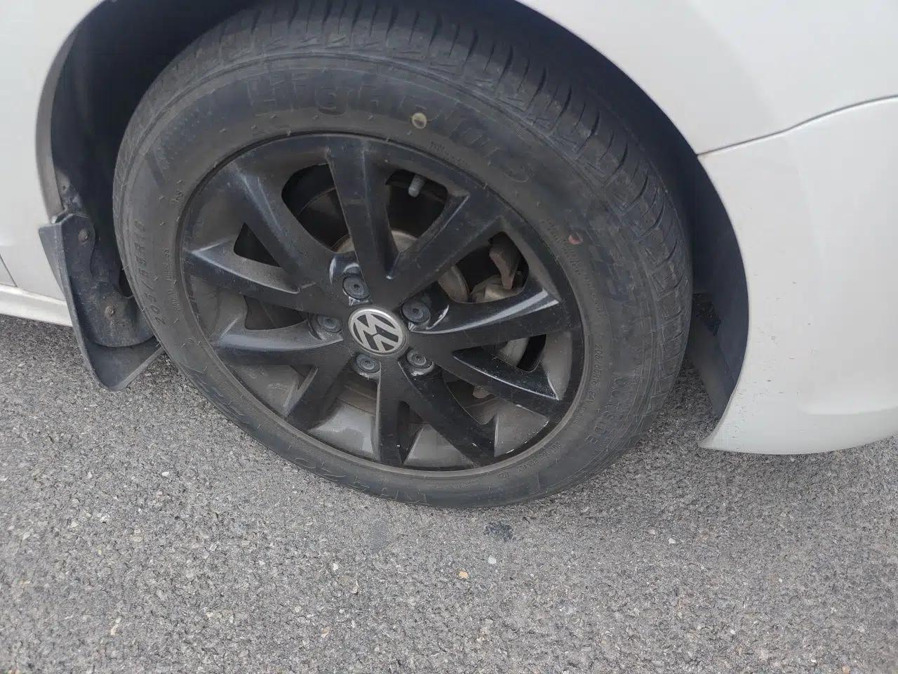 Volkswagen Sagitar 2012 1.6L Automatic Comfort Edition — миниатюра 8