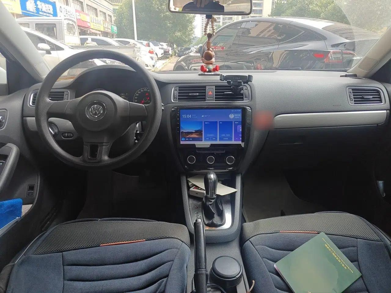 Volkswagen Sagitar 2012 1.6L Automatic Comfort Edition — миниатюра 9