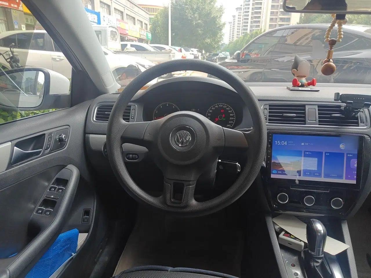 Volkswagen Sagitar 2012 1.6L Automatic Comfort Edition — миниатюра 10