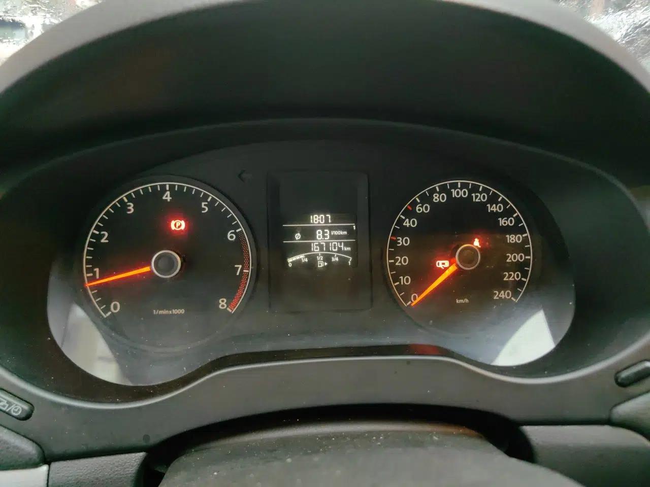Volkswagen Sagitar 2012 1.6L Manual Comfort Model — миниатюра 11
