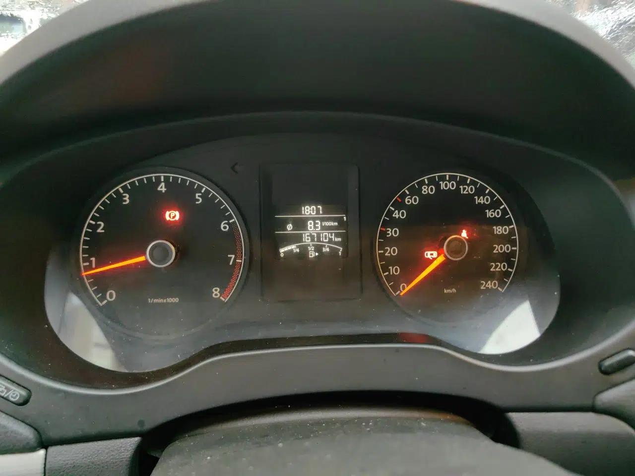 Volkswagen Sagitar 2012 1.6L Manual Comfort Model — миниатюра 12