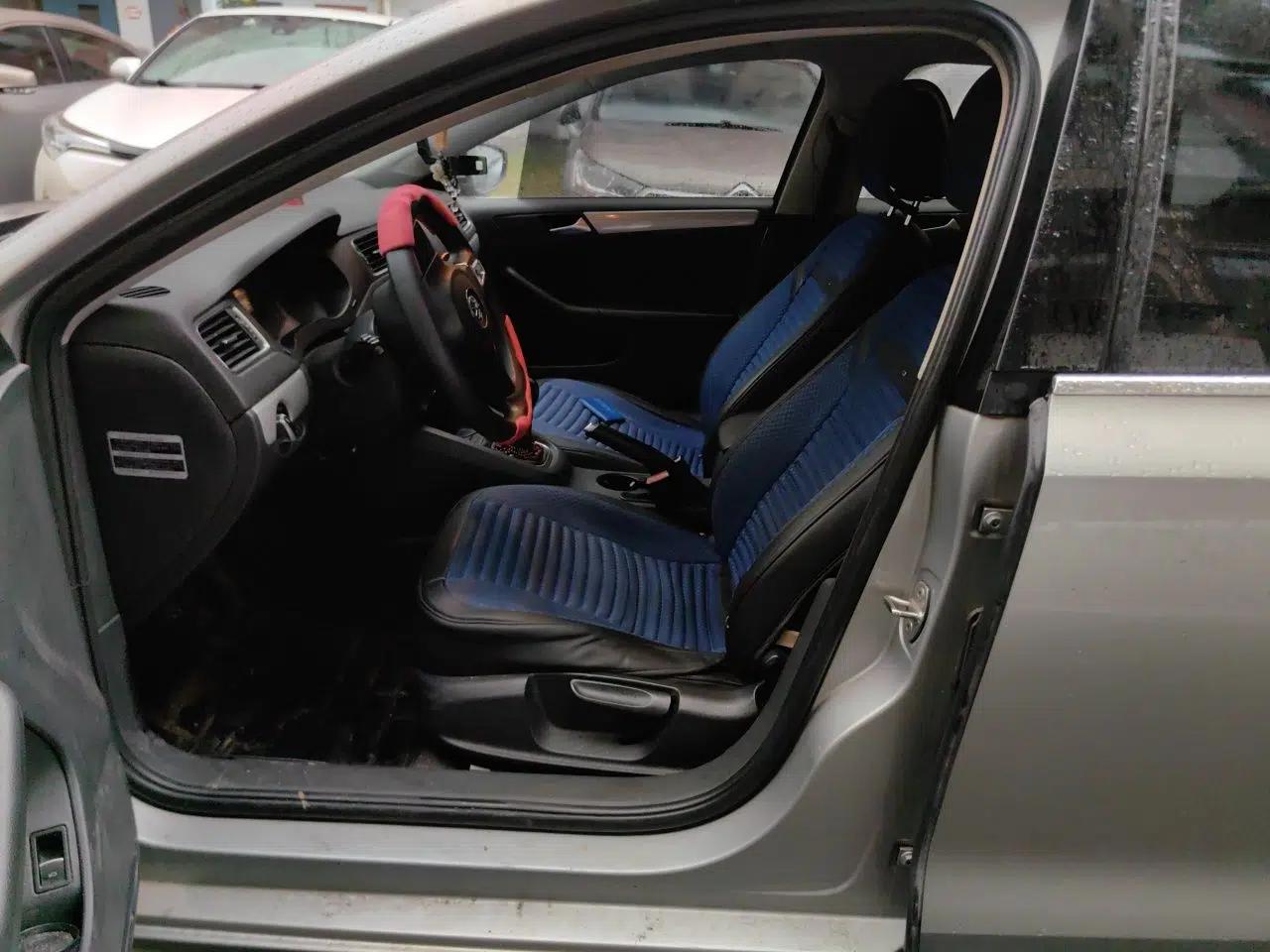 Volkswagen Sagitar 2012 1.6L Manual Comfort Model — миниатюра 15