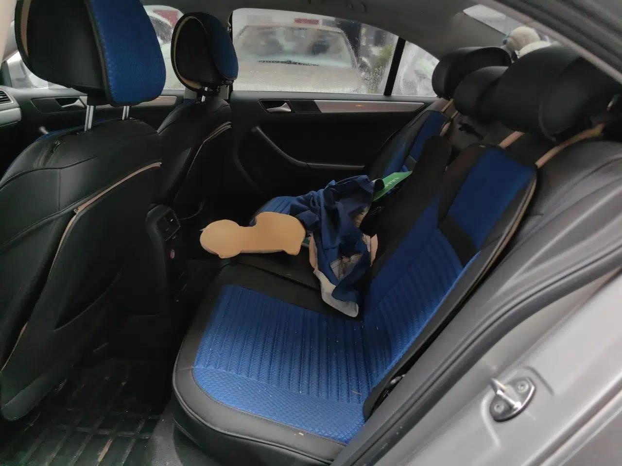 Volkswagen Sagitar 2012 1.6L Manual Comfort Model — миниатюра 17