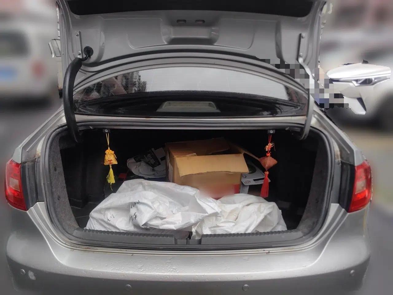 Volkswagen Sagitar 2012 1.6L Manual Comfort Model — миниатюра 19