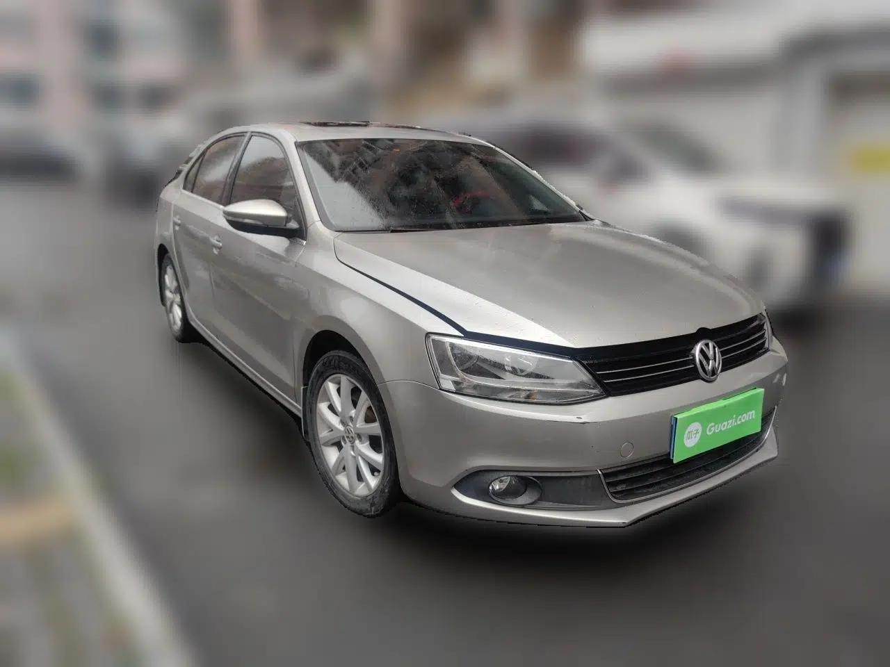 Volkswagen Sagitar 2012 1.6L Manual Comfort Model — миниатюра 3