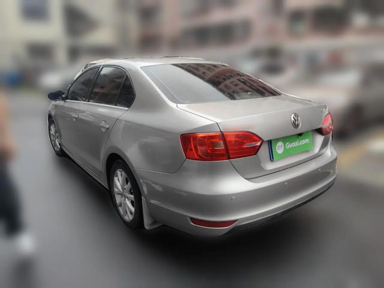 Volkswagen Sagitar 2012 1.6L Manual Comfort Model — миниатюра 4