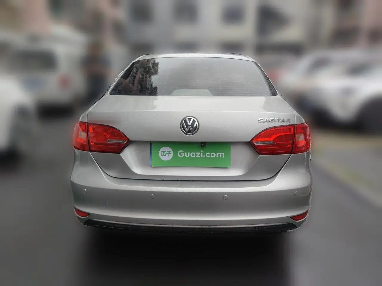 Volkswagen Sagitar 2012 1.6L Manual Comfort Model — миниатюра 5