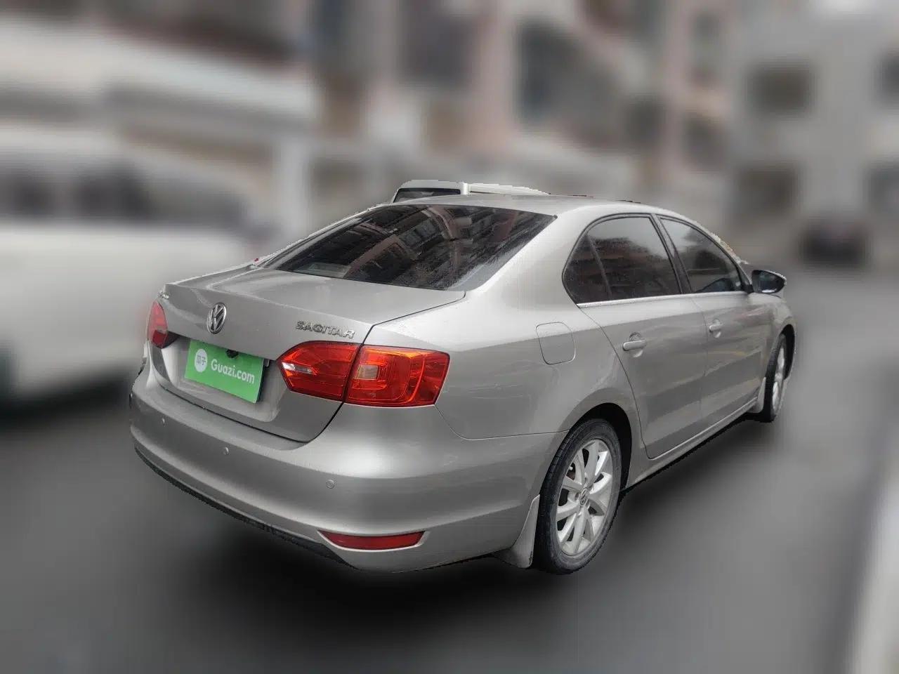 Volkswagen Sagitar 2012 1.6L Manual Comfort Model — миниатюра 6