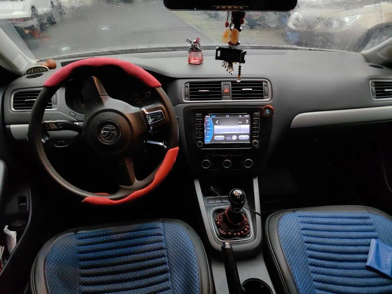 Volkswagen Sagitar 2012 1.6L Manual Comfort Model — миниатюра 9