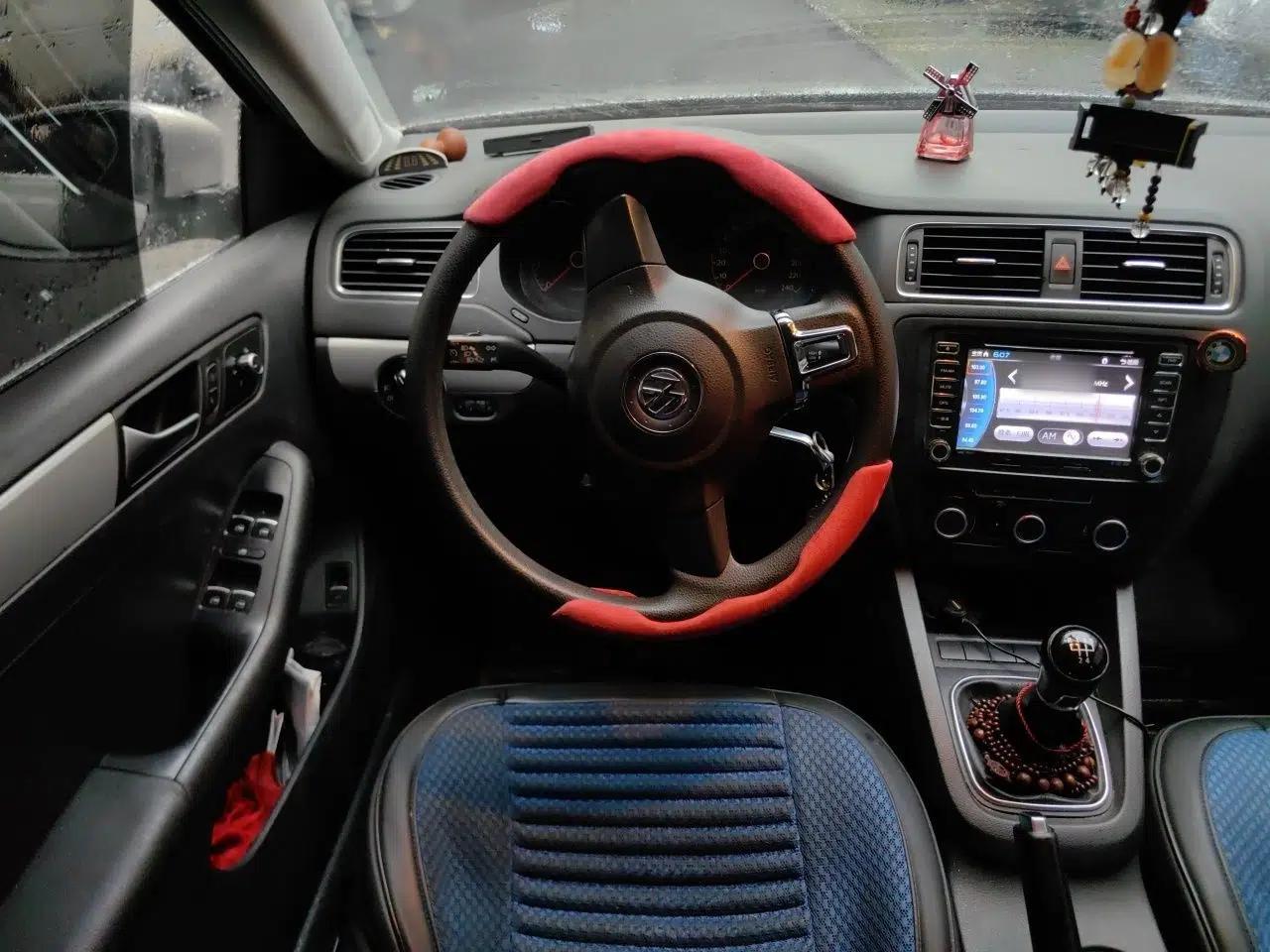 Volkswagen Sagitar 2012 1.6L Manual Comfort Model — миниатюра 10