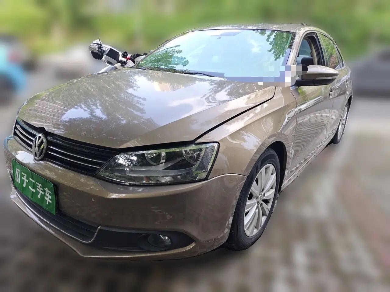 Volkswagen Sagitar 2014 1.6L Manual Comfort Model — миниатюра 1