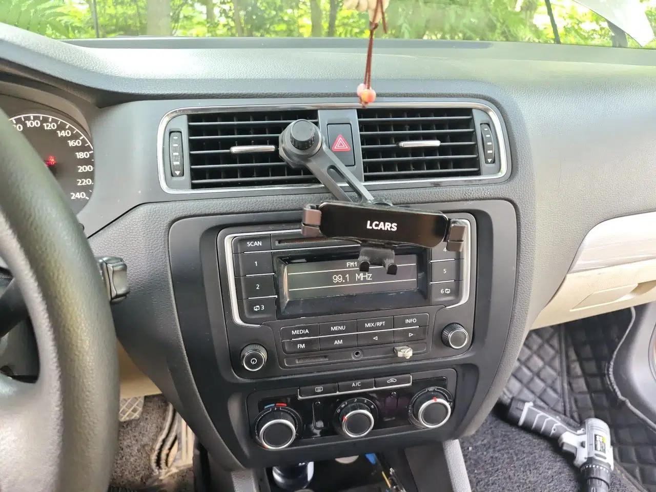 Volkswagen Sagitar 2014 1.6L Manual Comfort Model — миниатюра 13