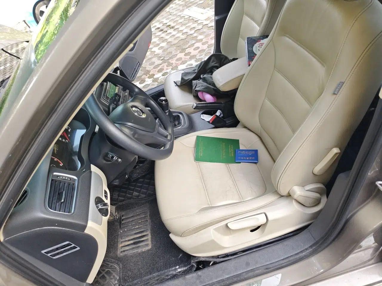 Volkswagen Sagitar 2014 1.6L Manual Comfort Model — миниатюра 15