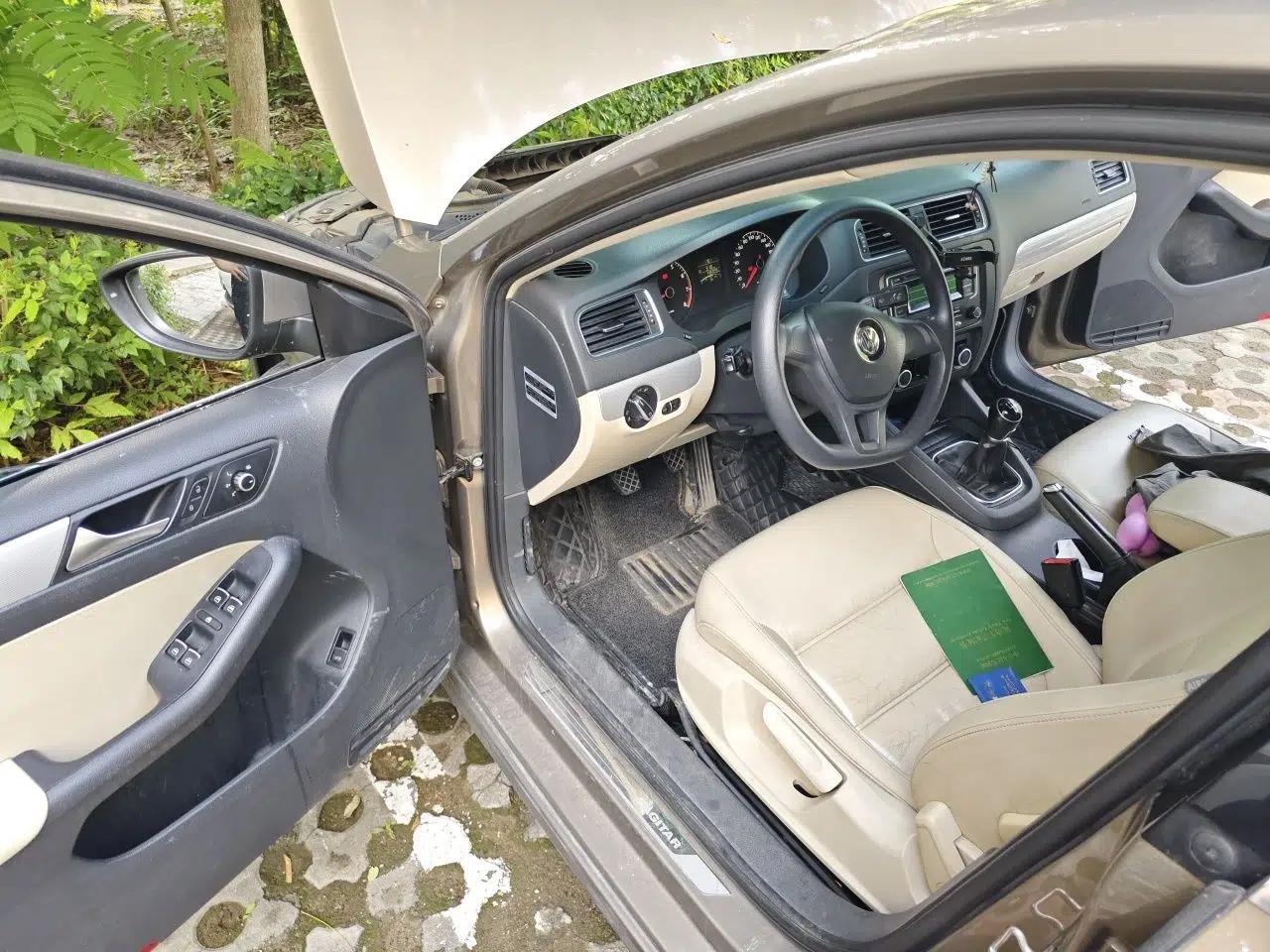Volkswagen Sagitar 2014 1.6L Manual Comfort Model — миниатюра 16
