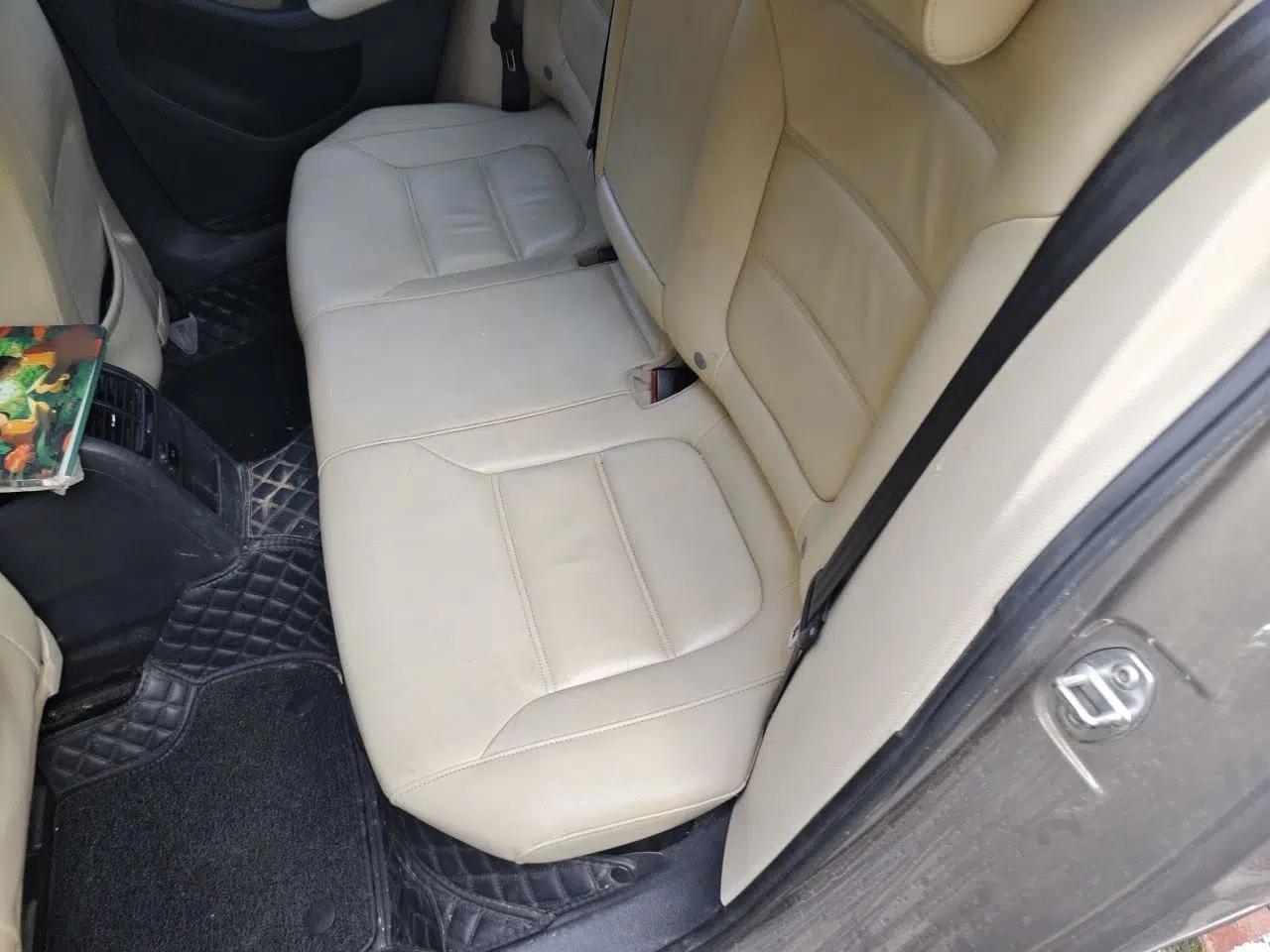 Volkswagen Sagitar 2014 1.6L Manual Comfort Model — миниатюра 17