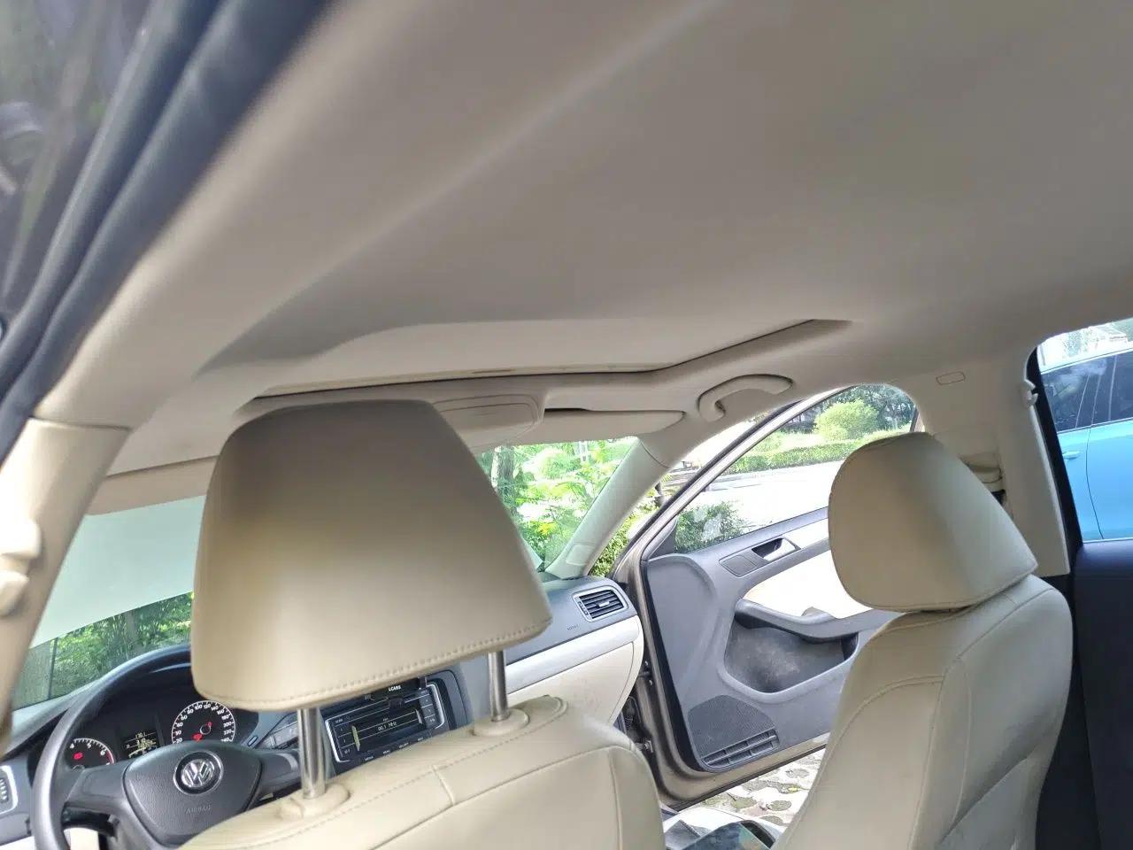 Volkswagen Sagitar 2014 1.6L Manual Comfort Model — миниатюра 18