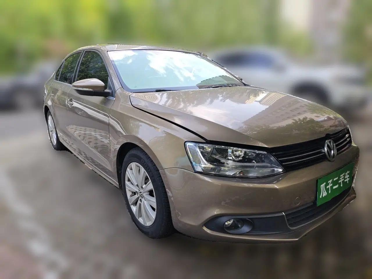 Volkswagen Sagitar 2014 1.6L Manual Comfort Model — миниатюра 3