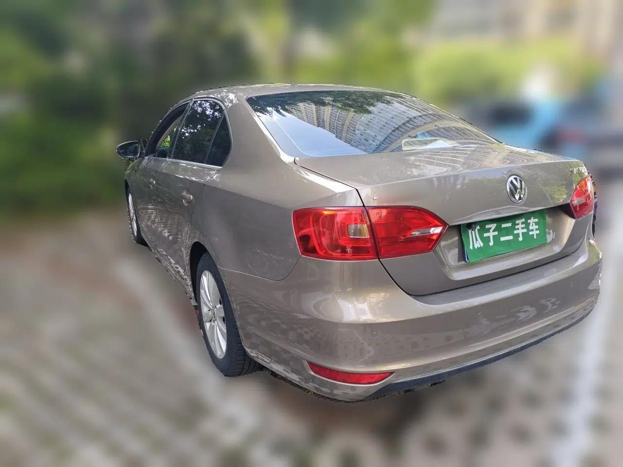 Volkswagen Sagitar 2014 1.6L Manual Comfort Model — миниатюра 4