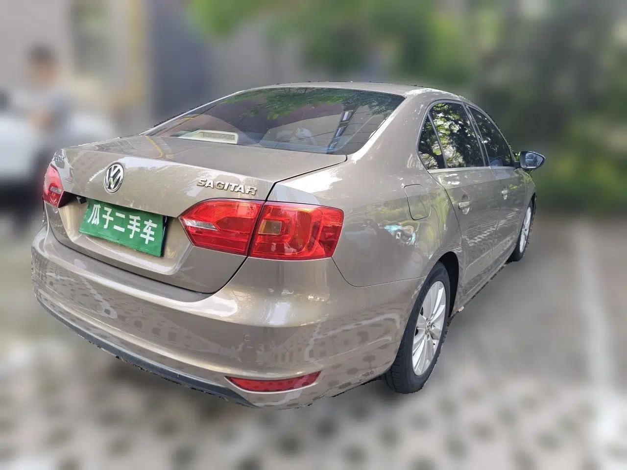 Volkswagen Sagitar 2014 1.6L Manual Comfort Model — миниатюра 6
