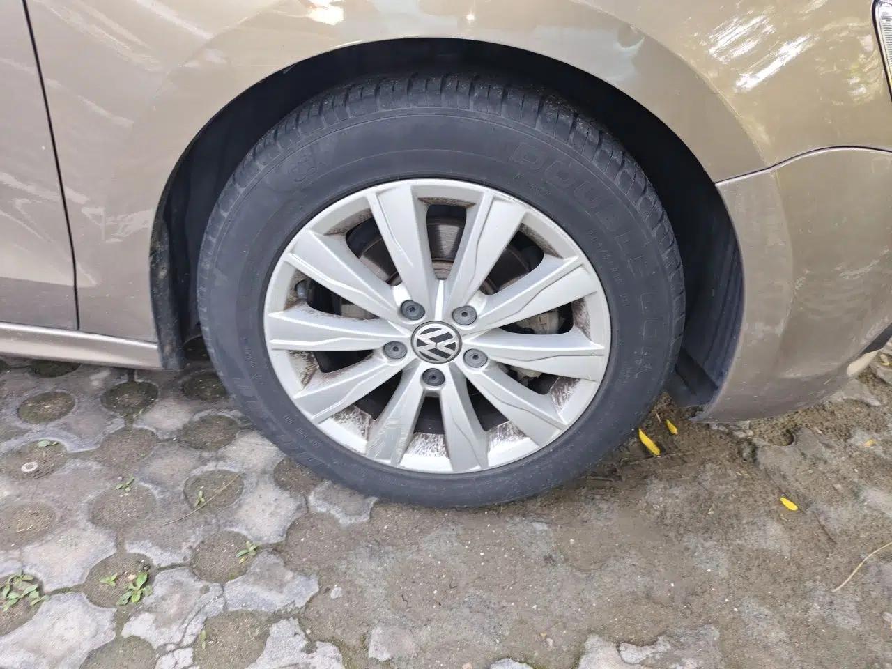 Volkswagen Sagitar 2014 1.6L Manual Comfort Model — миниатюра 8