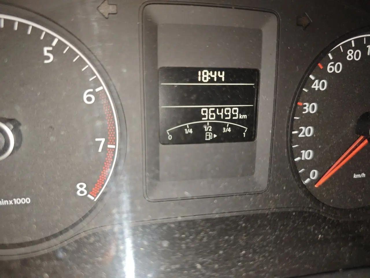 Volkswagen Sagitar 2014 1.6L Automatic Comfort Model — миниатюра 12